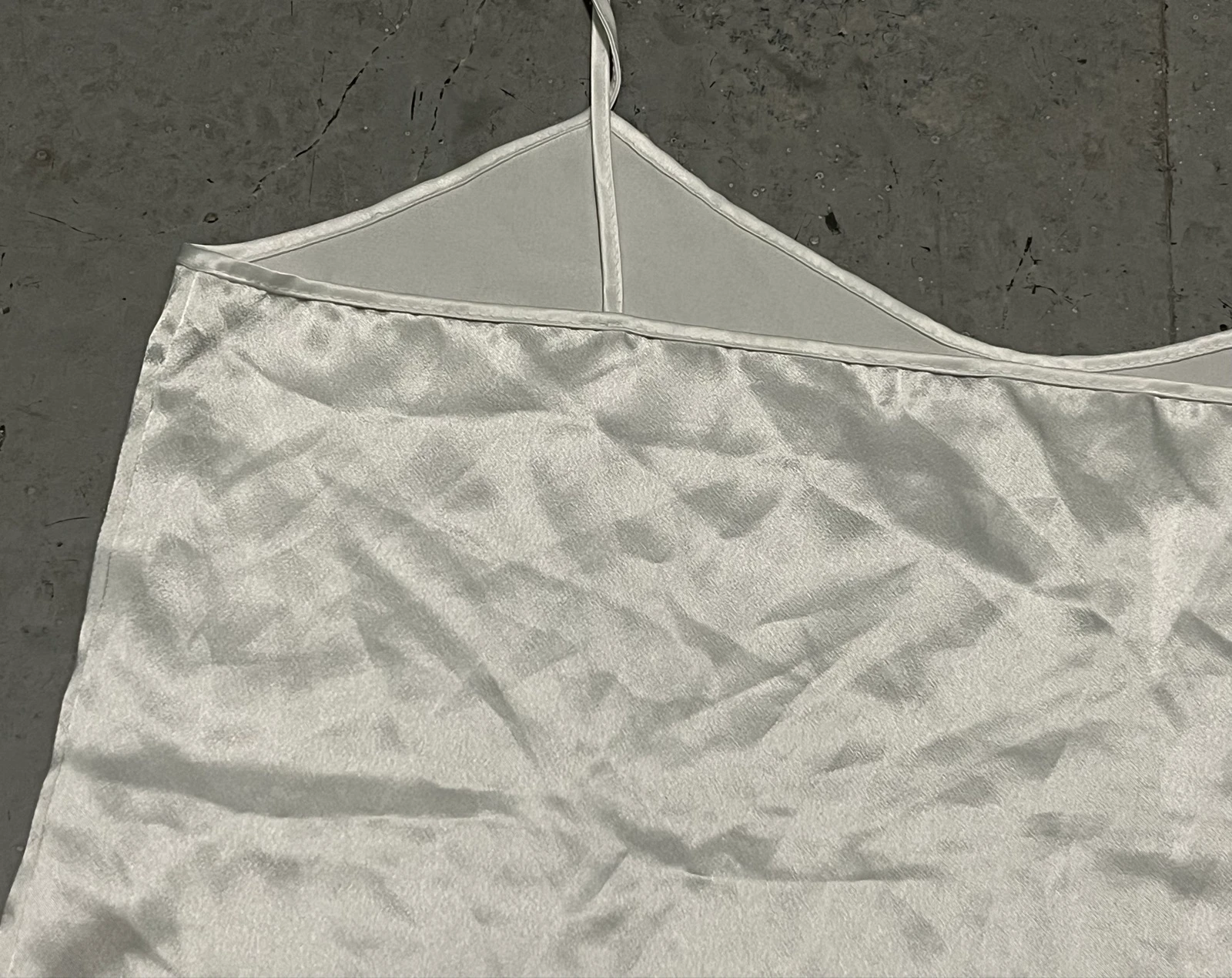 Top lencero satén blanco con tirantes  – photo 17